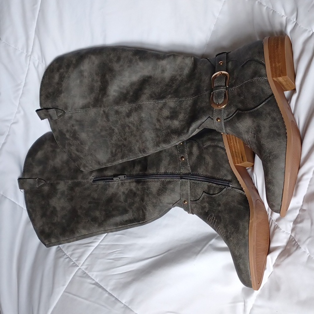 Band New Wide Cafe Ladies Boots